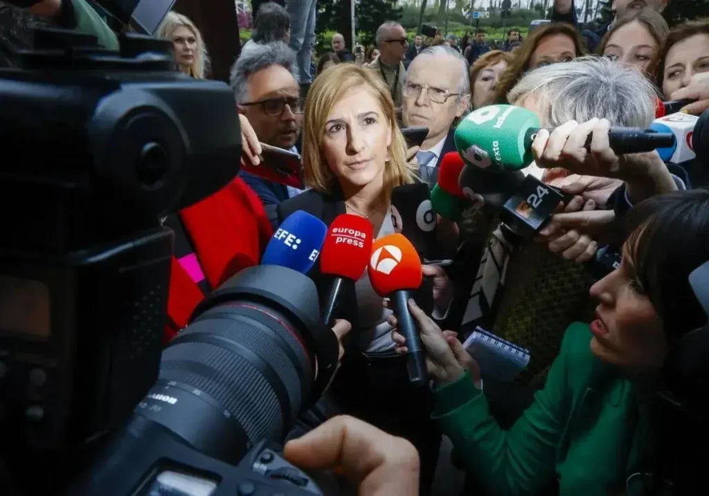 Pradas, a su llegada a la Ciudad de la Justicia el día de su declaración. Irene Marsilla / La Verdad