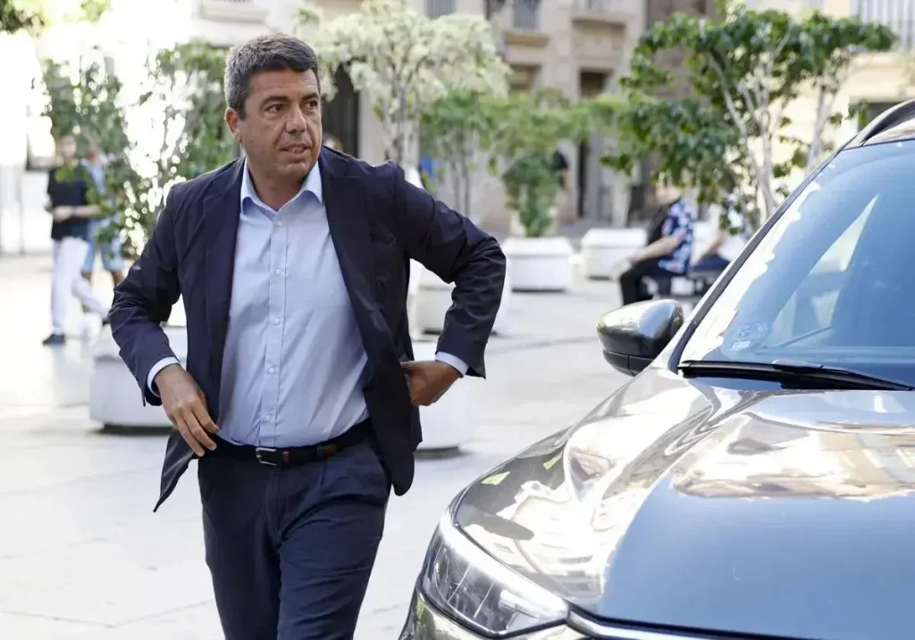 Mazón durante una visita a las víctimas de la DANA EFE / La Verdad