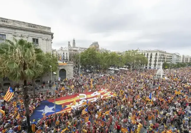 Vista de la movilización con motivo de la Diada del 11 de septiembre EFE / La Verdad