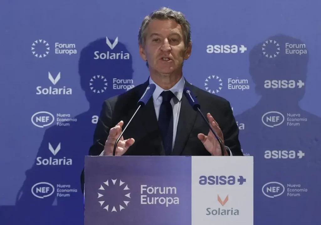 El presidente del PP, Alberto Núñez Feijóo, durante el acto de este lunes EFE / La Verdad