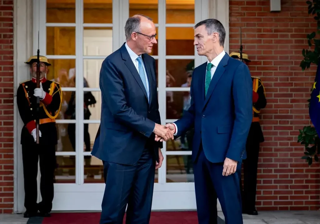 El canciller alemán Friedrich Merz y el presidente del Gobierno español Pedro Sánchez en el Palacio de la Moncloa. / A. Pérez Meca / Europa Press / La Verdad