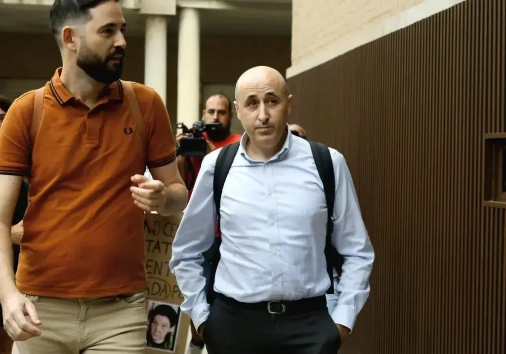 Miguel Polo a su llegada a los juzgados de Catarroja. / Irene Marsilla / La Verdad