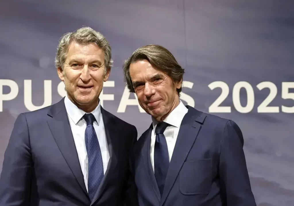 Feijóo y Aznar, este viernes, en la clausura del Campus FAES 2025. / EFE / EFE