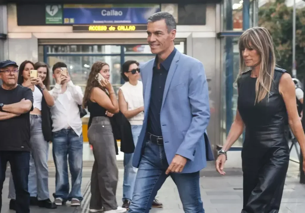 Pedro Sánchez y Begoña Gómez en las calles de Madrid / EFE / La Verdad