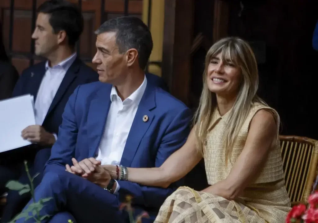 Pedro Sánchez y Begoña Gómez durante una cena oficial en Sevilla / EFE / La Verdad