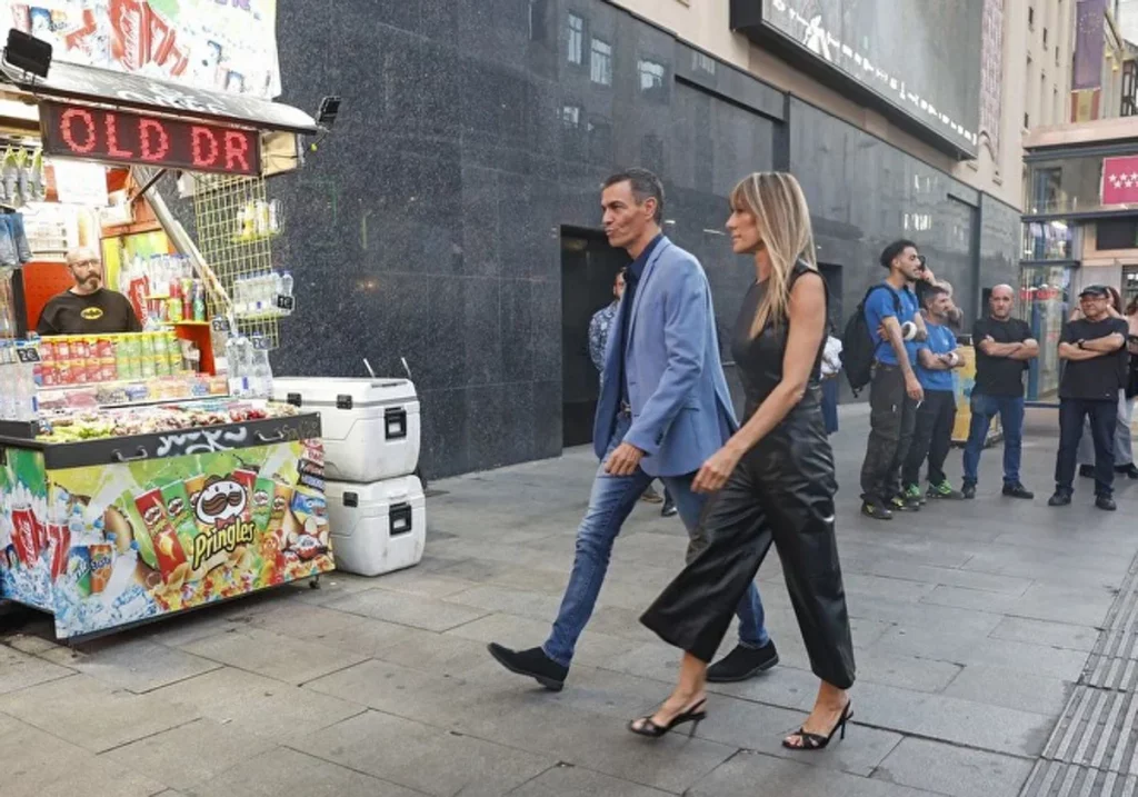 Alberto González Amador, pareja de Isabel Díaz Ayuso, tras salir de los juzgados después de declarar el pasado abril. EFE