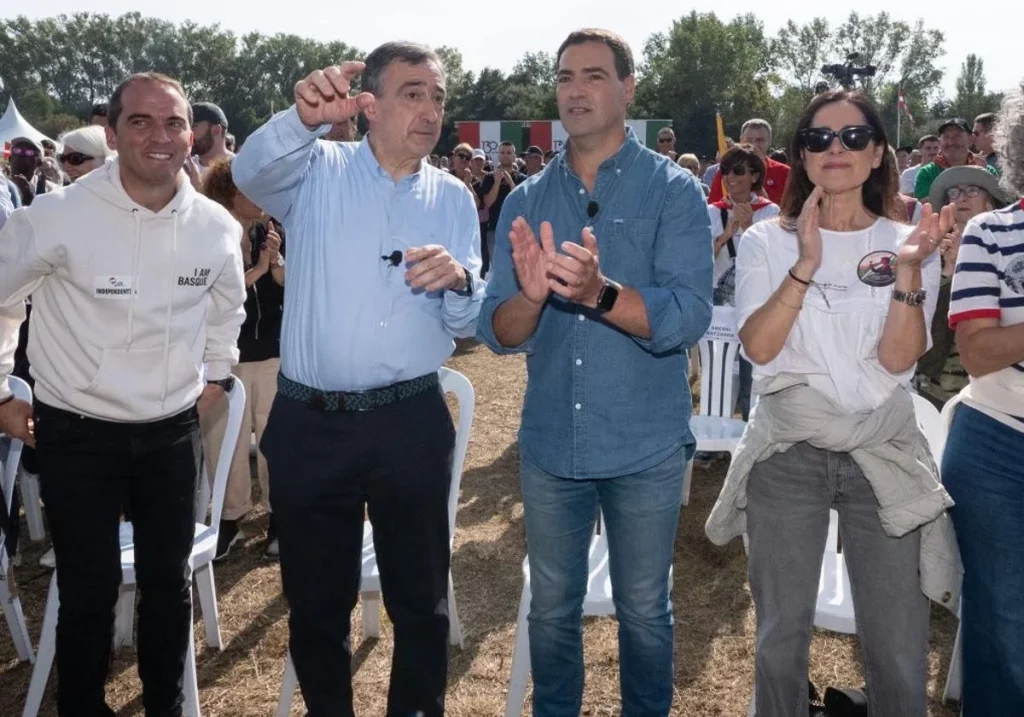 El presidente del PNV, Aitor Esteban y el Lehendakari vasco, Imanol Pradales EP