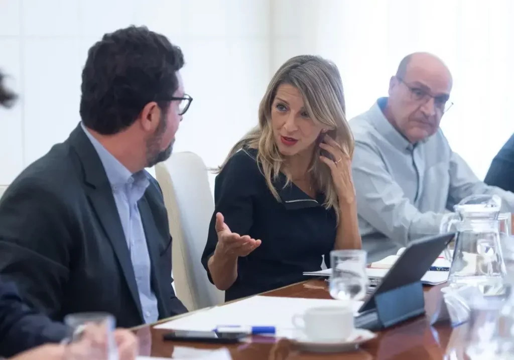 Yolanda Díaz durante un encuentro con la comisión de expertos del SMI / Gustavo Valiente / Europa Press / La Verdad