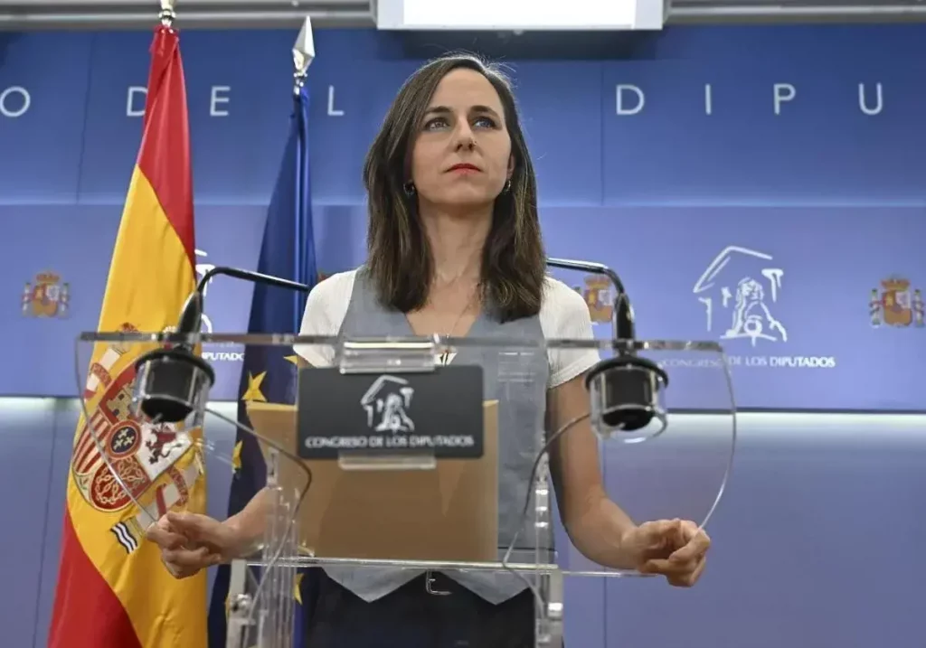 Ione Belarra, líder de Podemos, durante una rueda de prensa en el Congreso / EFE / La Verdad