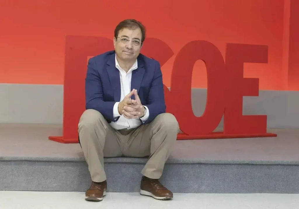 Guillermo Fernández Vara en la sede del PSOE extremeño / J. M. Romero / La Verdad