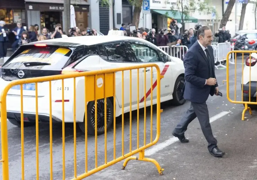José Luis Ábalos entrando en el Tribunal Supremo