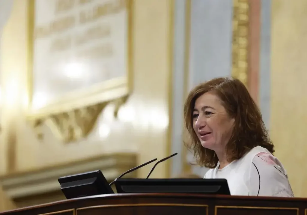 Francina Armengol durante una sesión de control al Gobierno