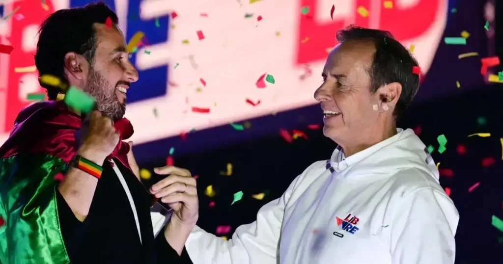 Velasco y Quiroga congregaron a sus seguidores en la plaza Villarroel de La Paz