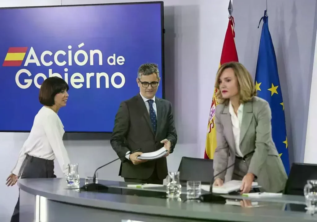 Ministros del Gobierno se preparan para rueda de prensa tras el Consejo de Ministros