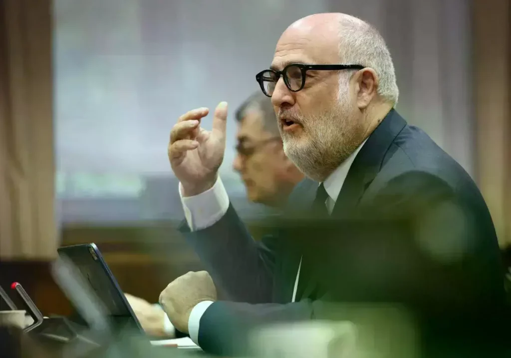 El senador de JxCAT Eduard Pujol Bonell se dirige al presidente del Gobierno, Pedro Sánchez