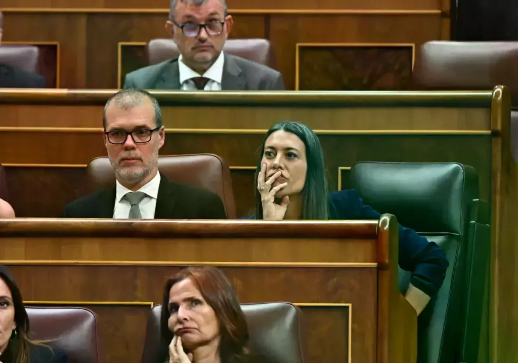 La portavoz de Junts per Catalunya Míriam Nogueras y el diputado Josep Maria Cruset en el Congreso de los Diputados