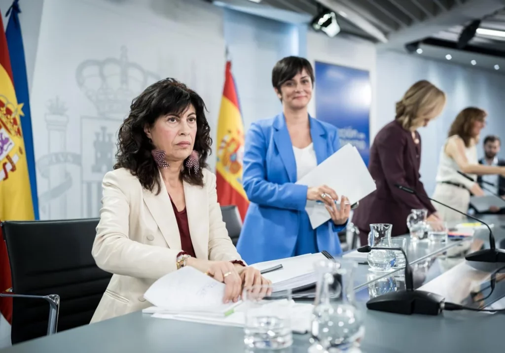 El Gobierno llevó al Consejo de Ministros del pasado martes la reforma constitucional que blinda el derecho al aborto. EP