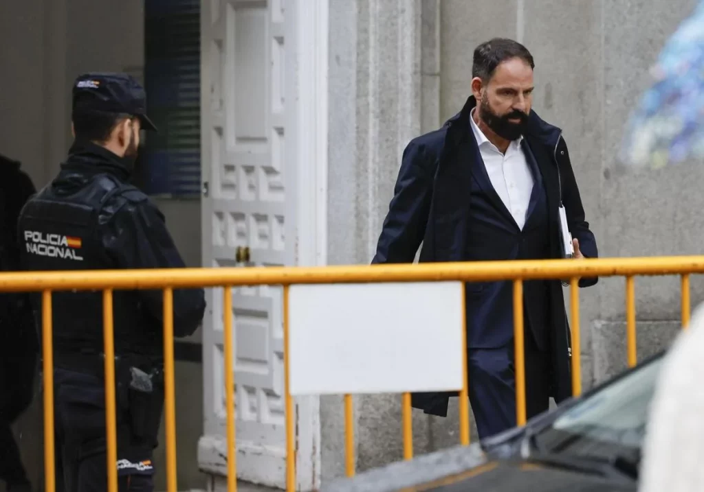 El exgerente del PSOE Mariano Moreno Pavón en el Tribunal Supremo tras declarar ante el juez en relación al caso Koldo, este miércoles, en Madrid. EFE