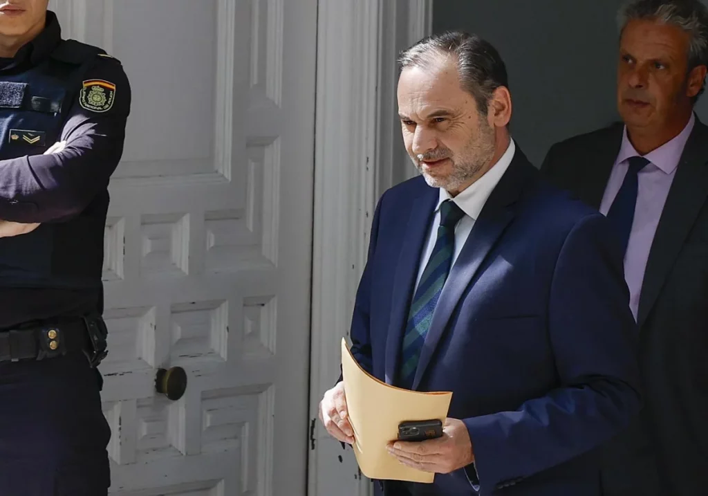 José Luis Ábalos a su salida del Supremo el pasado miércoles tras conocer que quedaba en libertad. EFE