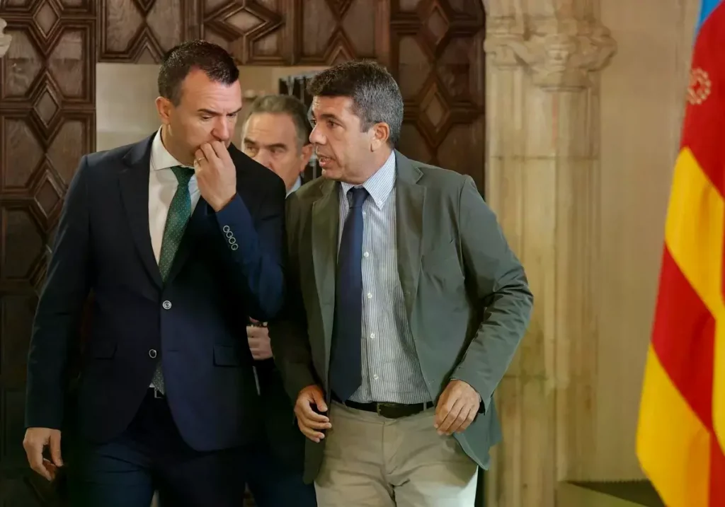El líder del PP en la provincia de Valencia, Vicent Mompó, junto a Mazón