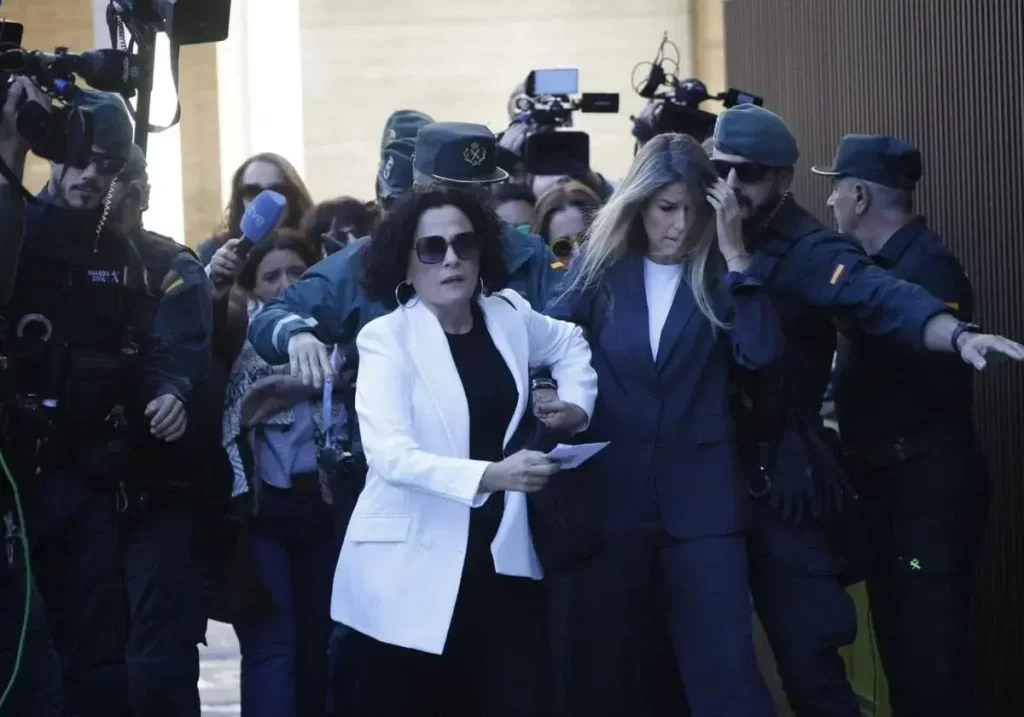 Maribel Vilaplana llega al juzgado de Catarroja