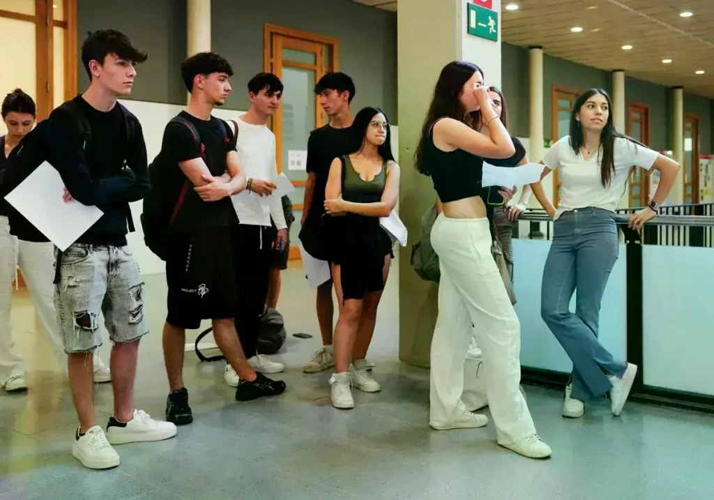 Jóvenes catalanes en las pruebas de selectividad