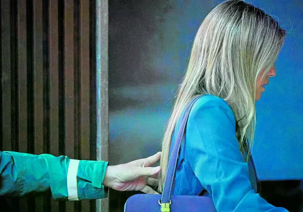 Maribel Vilaplana llegando al juzgado de Catarroja