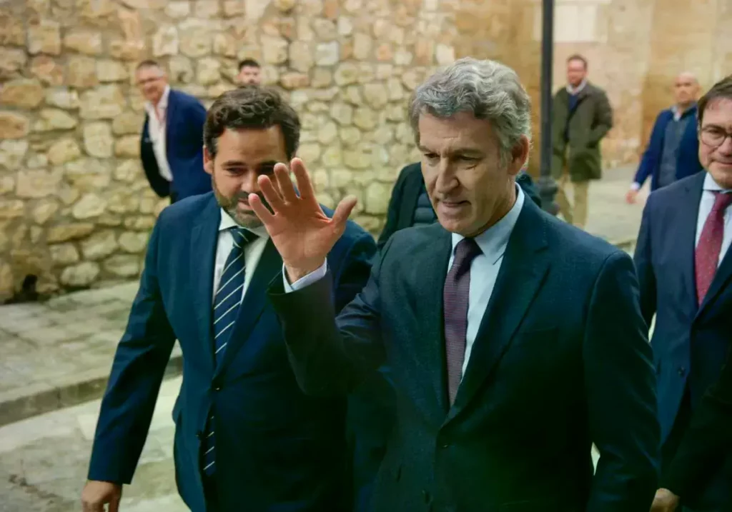 Alberto Núñez Feijóo a su llegada al Congreso de la Unión Europea de Mayores en Ciudad Real.