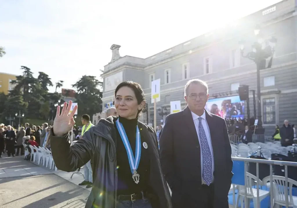 Isabel Díaz Ayuso antes de la Misa Mayor de la Virgen de la Almudena.