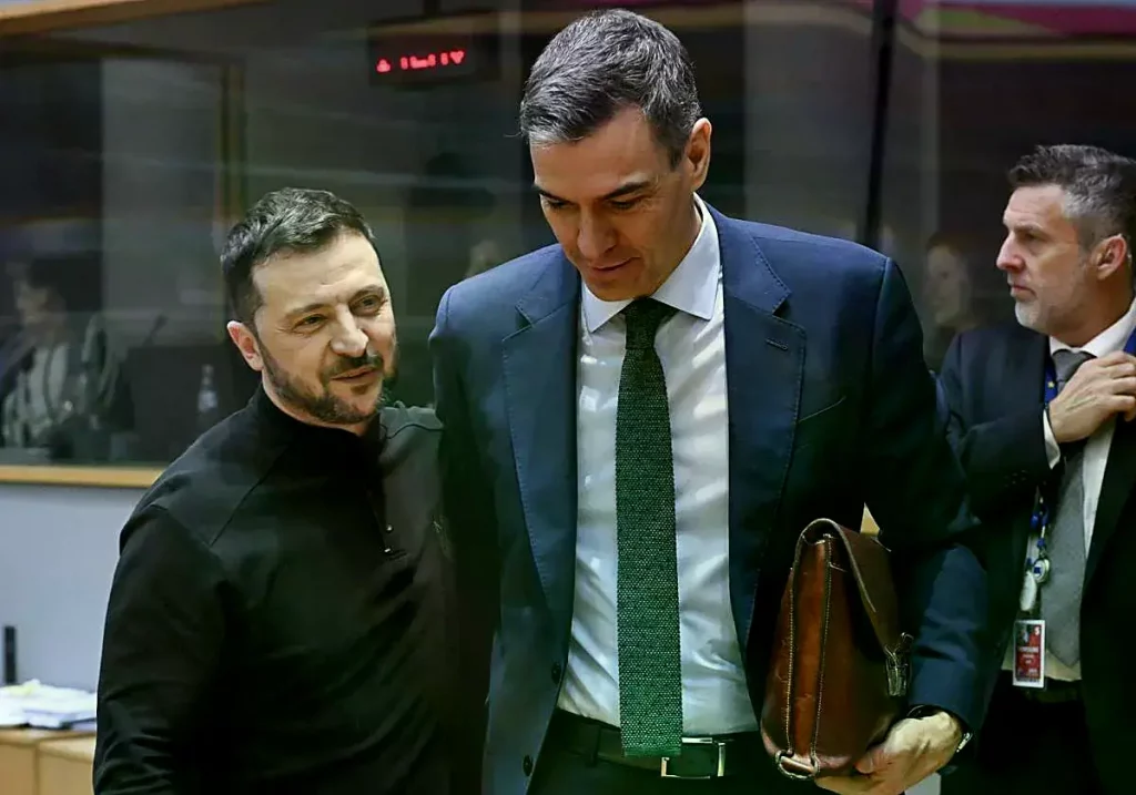 Volodímir Zelenski y Pedro Sánchez durante una reunión del Consejo Europeo