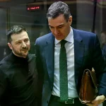 Volodímir Zelenski y Pedro Sánchez durante una reunión del Consejo Europeo