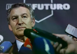 Alberto Núñez Feijóo a la salida de su acto en Madrid