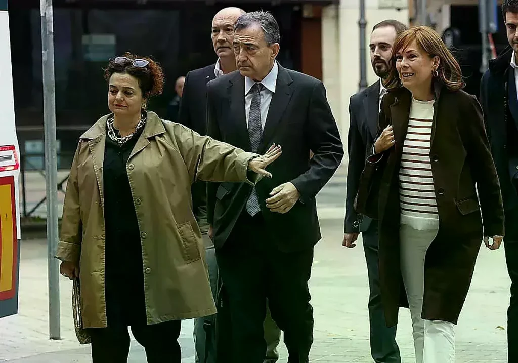 Aitor Esteban, presidente del EBB del PNV, y Uxue Barkos, expresidenta de Navarra