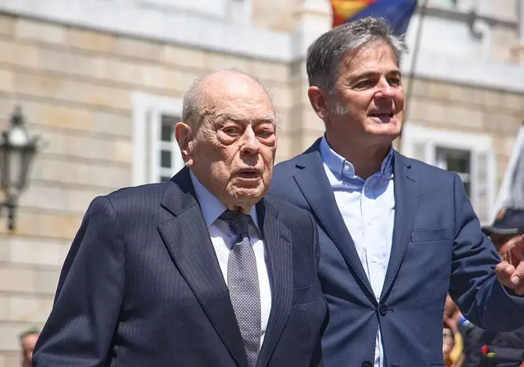 Jordi Pujol y su hijo Oriol, en una imagen de agosto de 2024