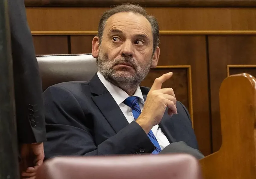 José Luis Ábalos en su escaño en el Congreso