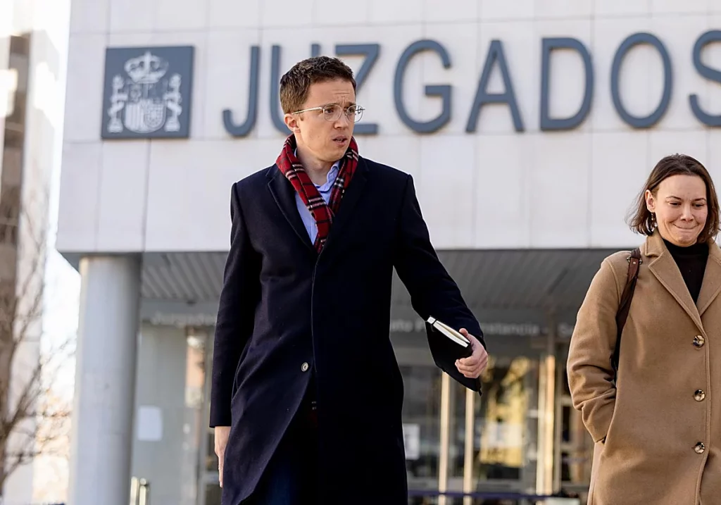Íñigo Errejón, exportavoz de Sumar, a su salida del juzgado tras declarar como investigado. EP