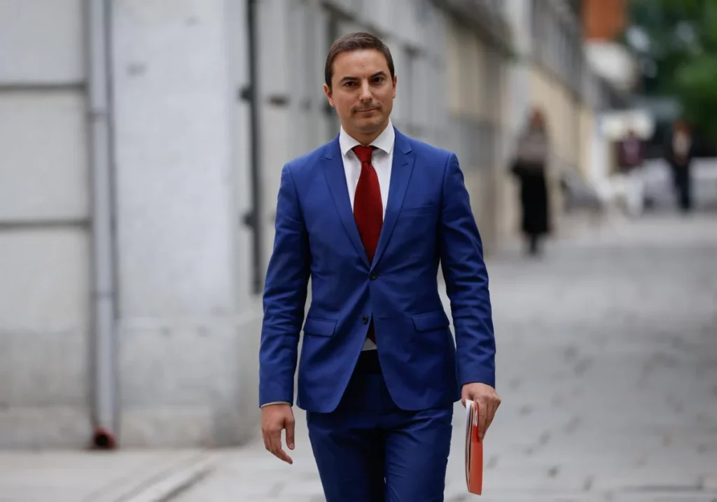 Juan Lobato, exsecretario General del PSOE de Madrid, a su llegada al Supremo, donde prosigue el juicio al fiscal general. EFE