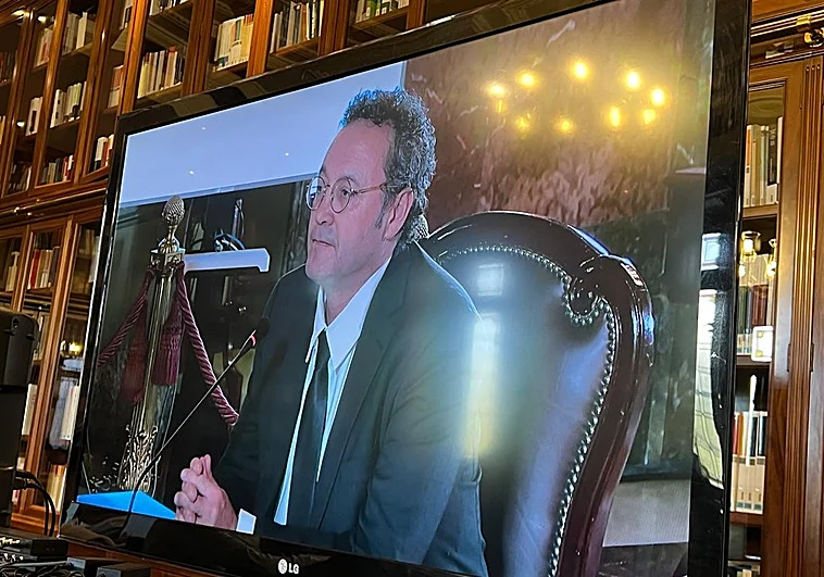 Imagen en directo en la sala de prensa del interrogatorio del fiscal general R.C.