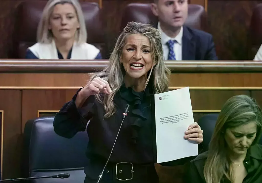 Yolanda Díaz interviene en la última sesión de control al Gobierno en el Congreso.