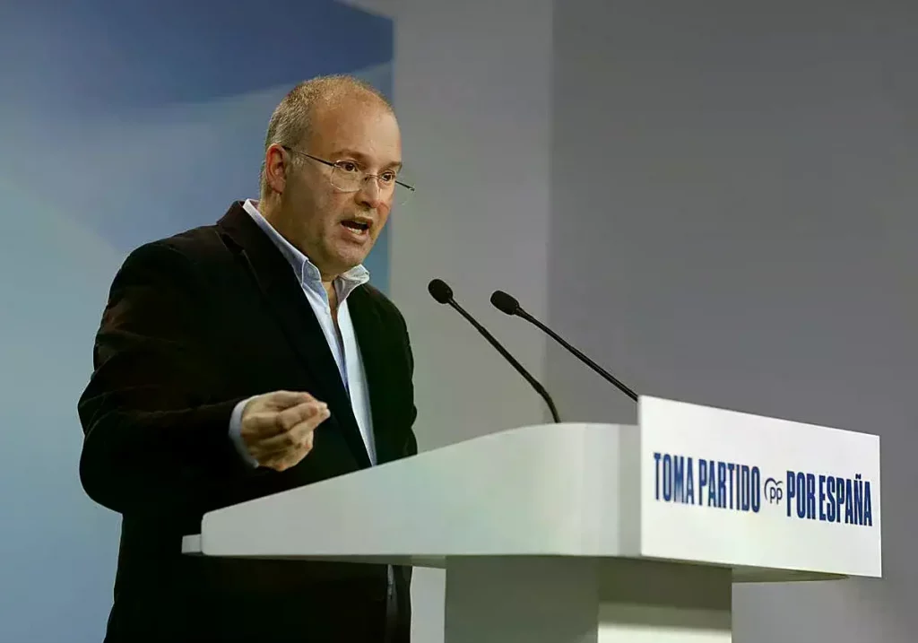El secretario general del Partido Popular, Miguel Tellado, en una rueda de prensa.