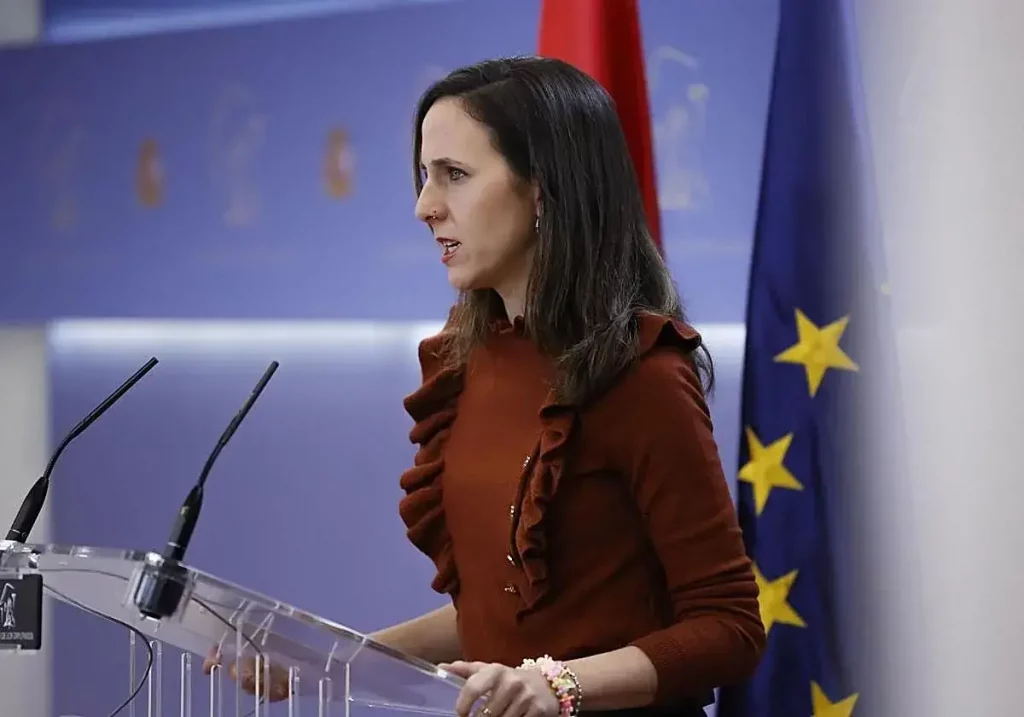La líder de Podemos, Ione Belarra, en una rueda de prensa en el Congreso.