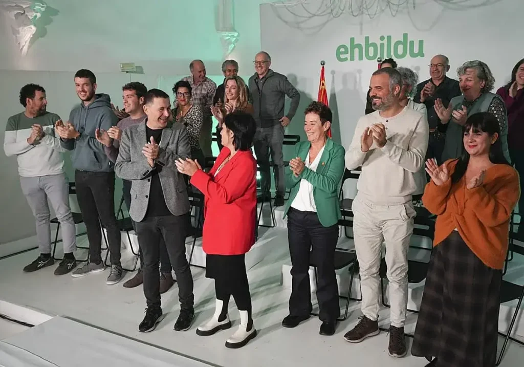 Arnaldo Otegi y Laura Aznal, durante el acto en Pamplona.