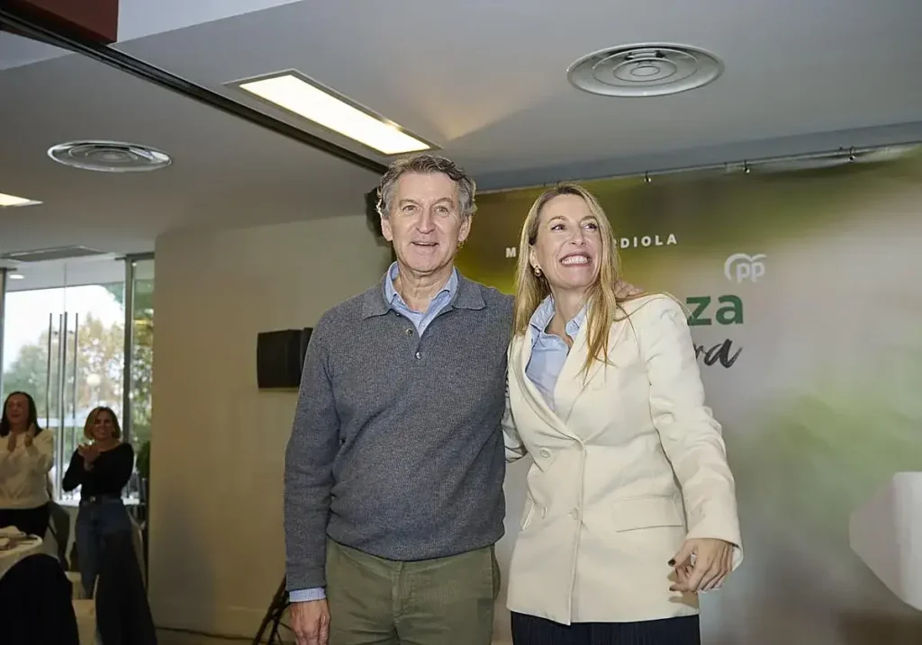 Alberto Núñez Feijóo junto a María Guardiola en un acto de campaña en Don Benito.