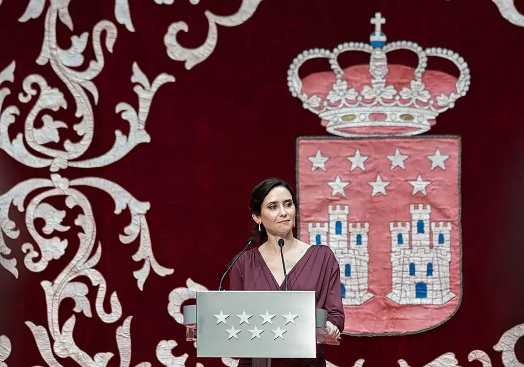 Isabel Díaz Ayuso durante un acto conmemorativo del 47º aniversario de la Constitución.