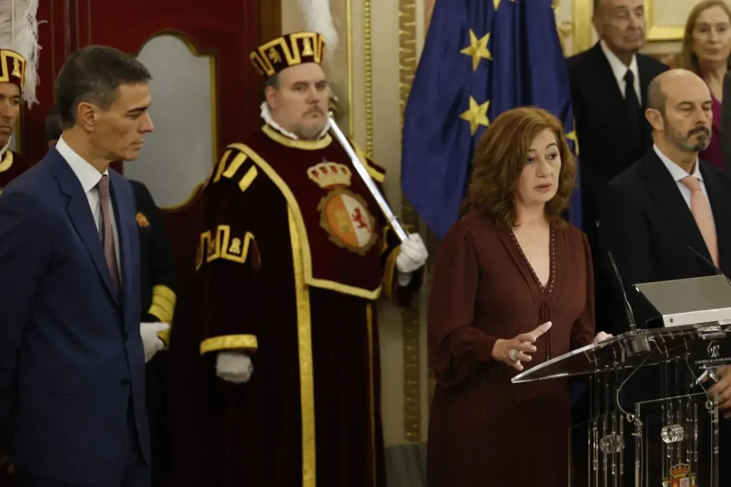 La presidenta del Congreso, Francina Armengol, durante su discurso en el día de la Constitución.
