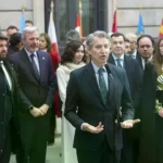 Alberto Núñez Feijóo acompañado por presidentes autonómicos del PP y la portavoz Ester Muñoz