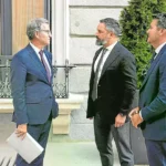 Feijóo y Abascal, en el patio del Congreso.