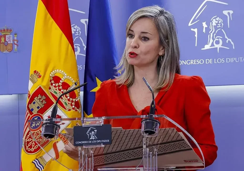 La portavoz de Sumar en el Congreso, Verónica Martínez Barbero, en rueda de prensa.