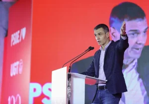 Pedro Sánchez durante un acto en la sede de UGT.