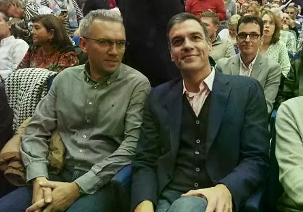Javier Izquierdo (izquierda) con el presidente del Gobierno, Pedro Sánchez, en 2019 en Valladolid.